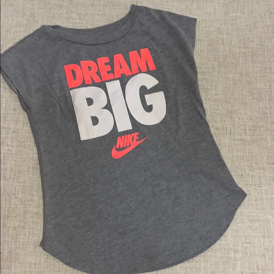Nike The Nike Tee Nike The Nike Tee